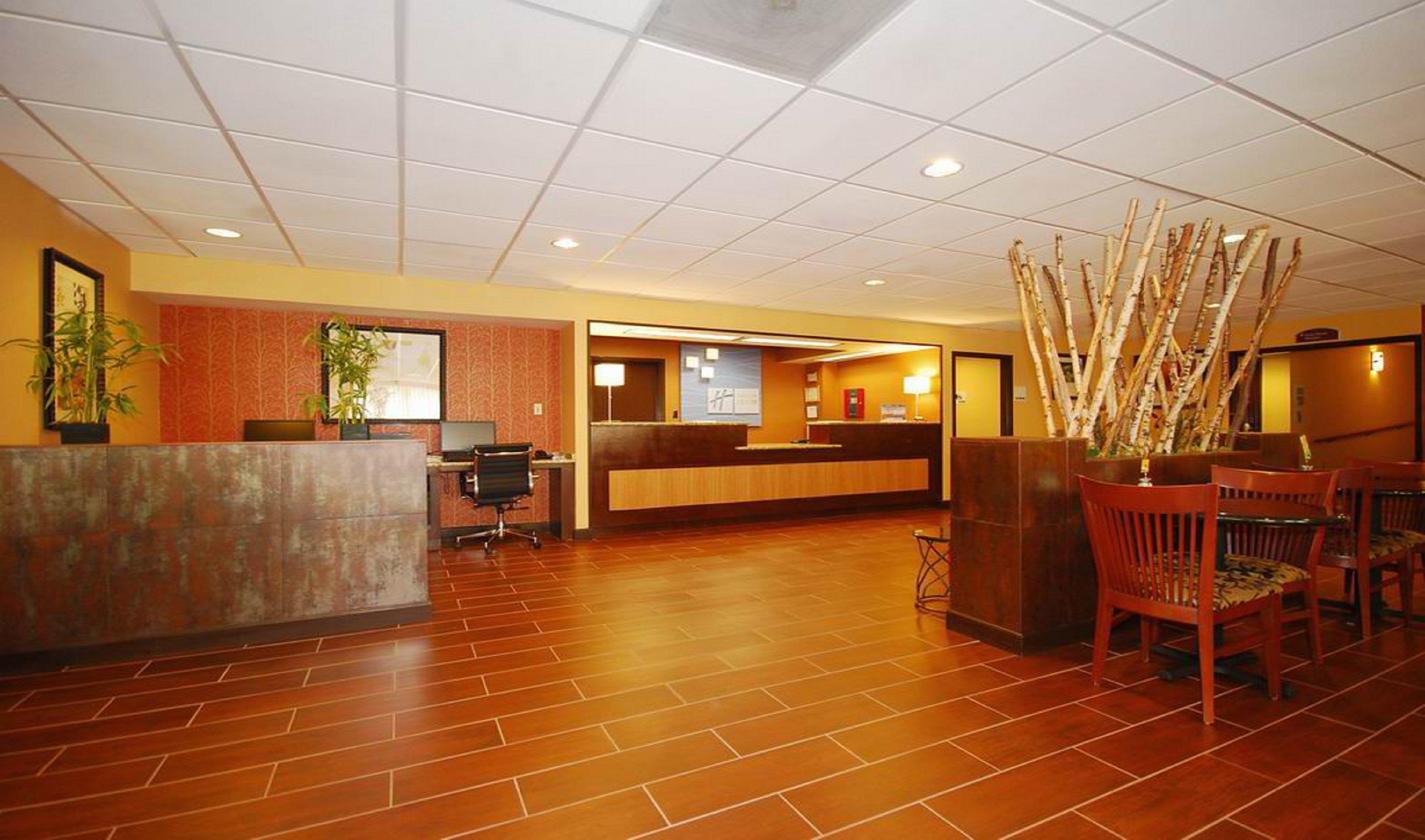 Holiday Inn Express Forsyth By Ihg Buitenkant foto