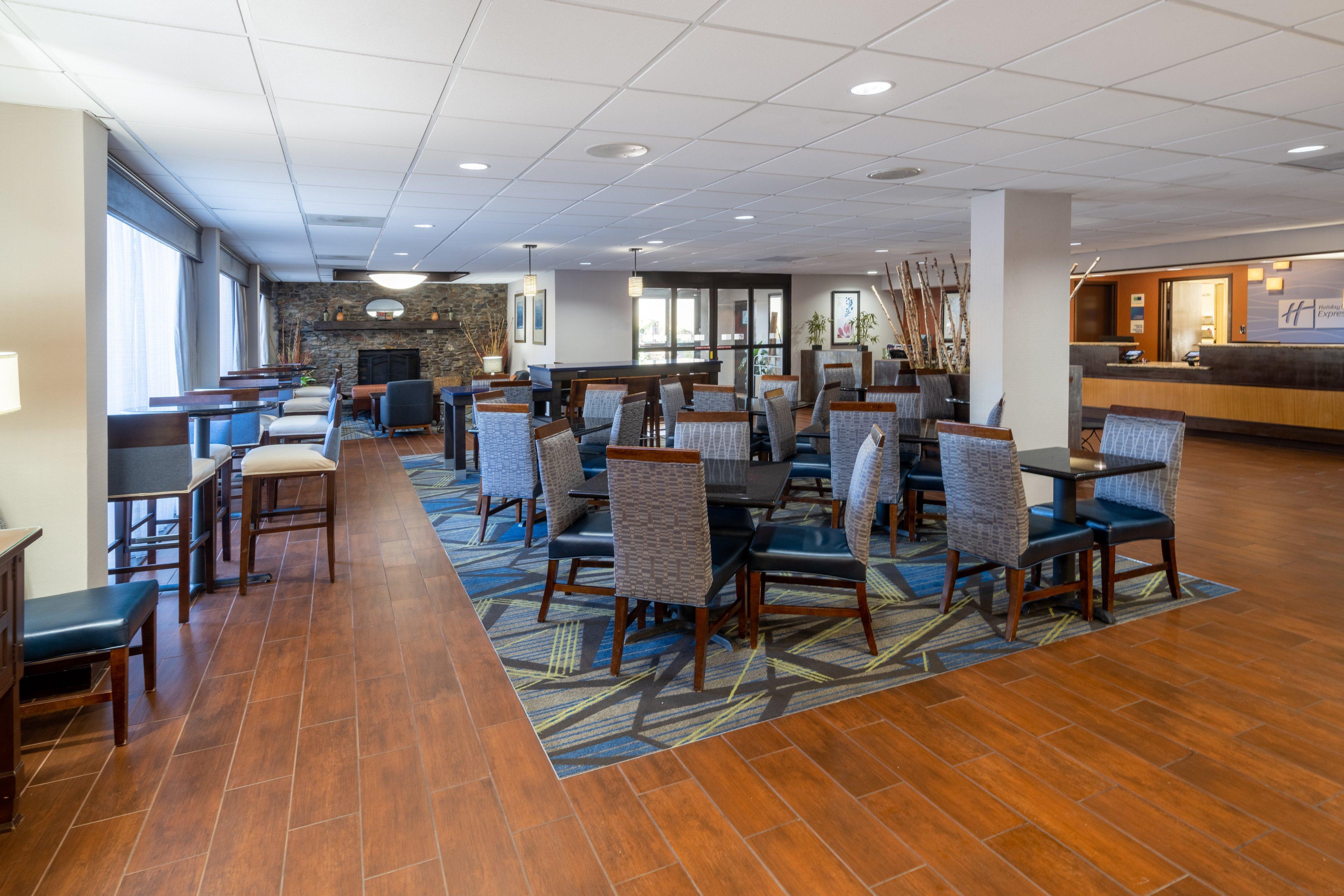 Holiday Inn Express Forsyth By Ihg Buitenkant foto