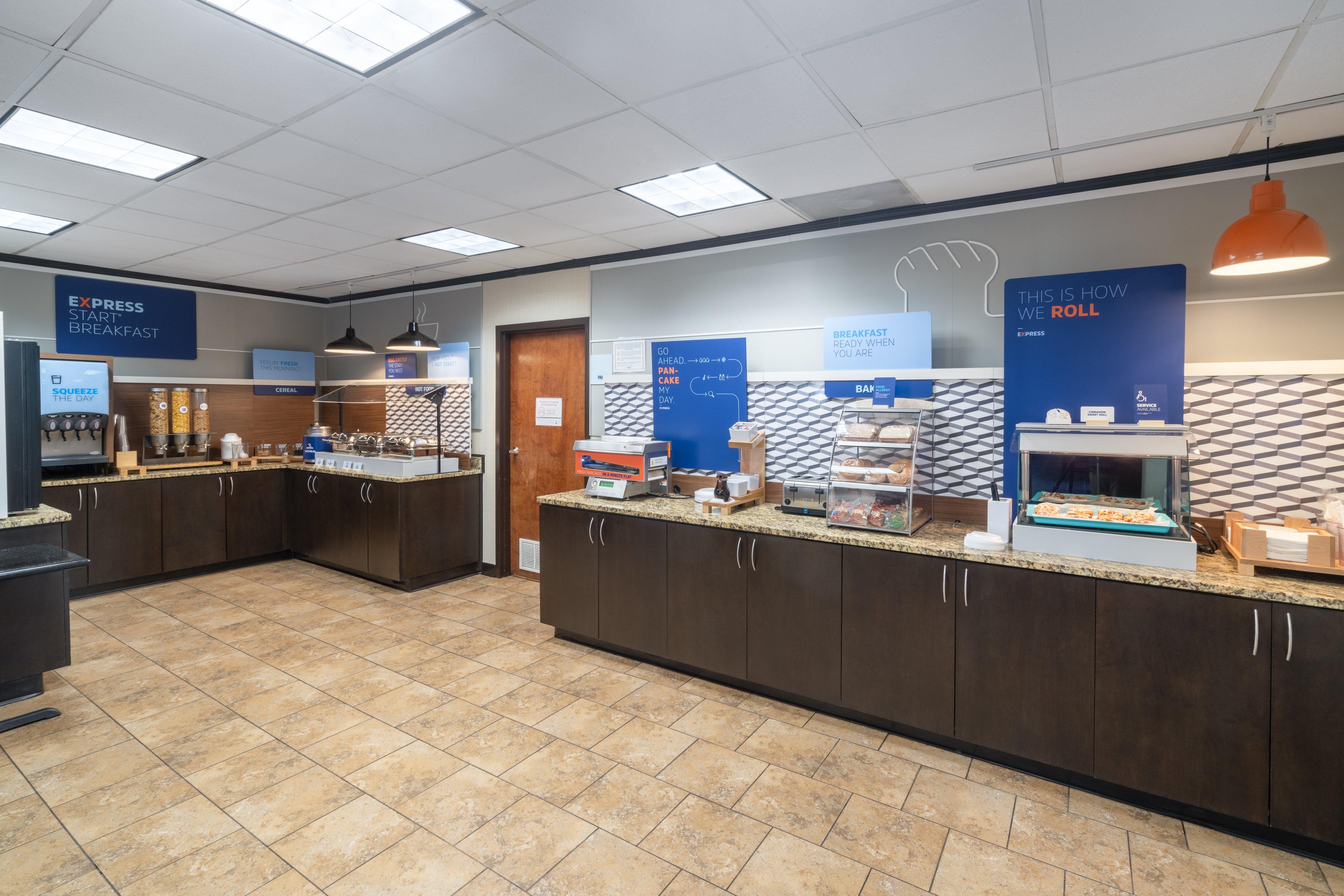 Holiday Inn Express Forsyth By Ihg Buitenkant foto