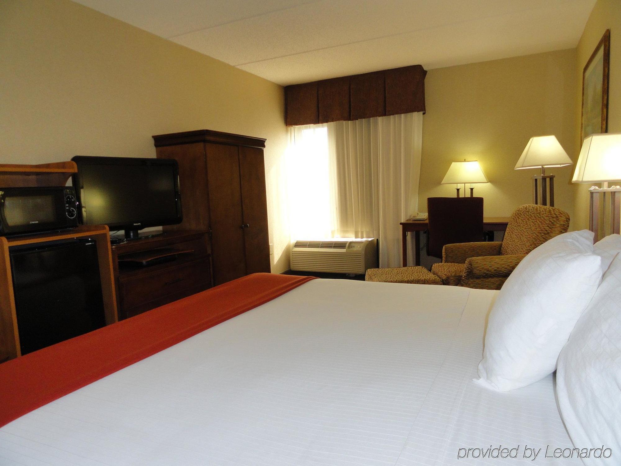 Holiday Inn Express Forsyth By Ihg Buitenkant foto